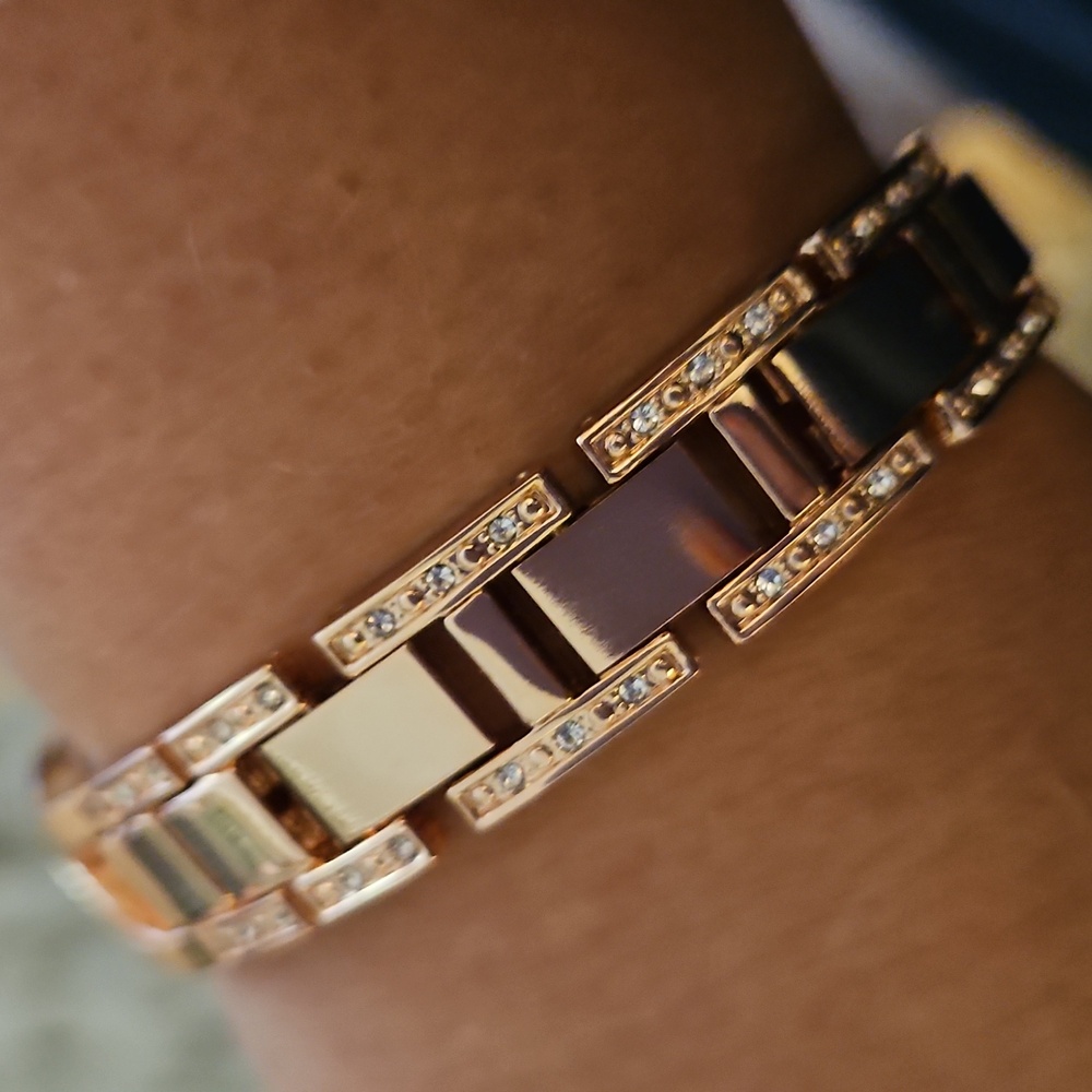 Elegant Rose Gold Google Pixel Watch Band - Adjustable - Picture 4 of 4
